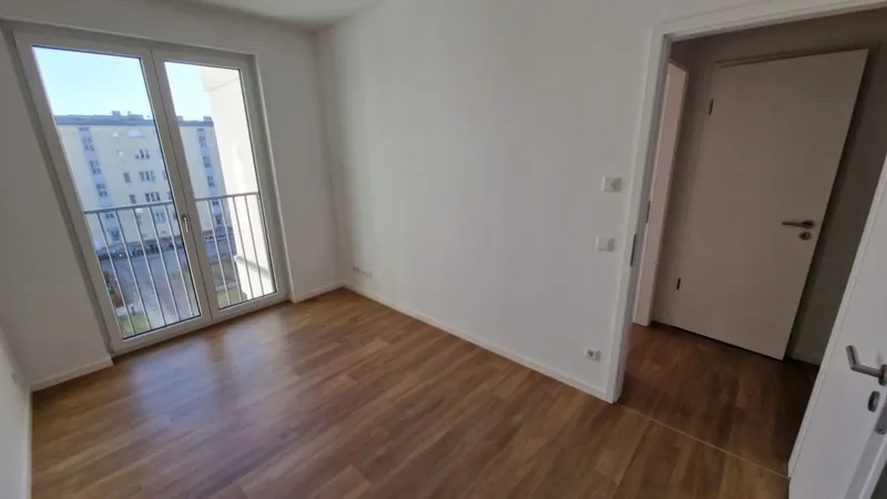 Helle 3-Zimmer-Wohnung mit Balkon, Einbauküche und Fußbodenheizung in Berlin — photo 1